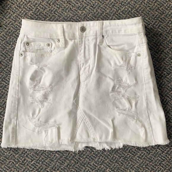 Distressed white jean skirt - Picture 1 of 2